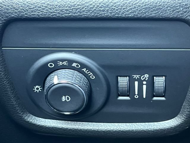 Used 2023 Jeep Grand Cherokee L Limited AWD/4WD image 20