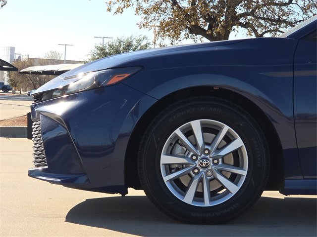 Used 2025 Toyota Camry LE image 5