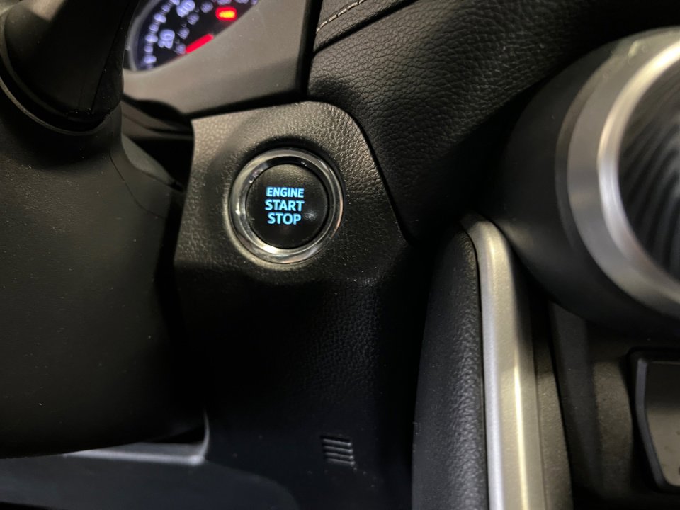 Used 2021 Toyota RAV4 XLE Premium image 24