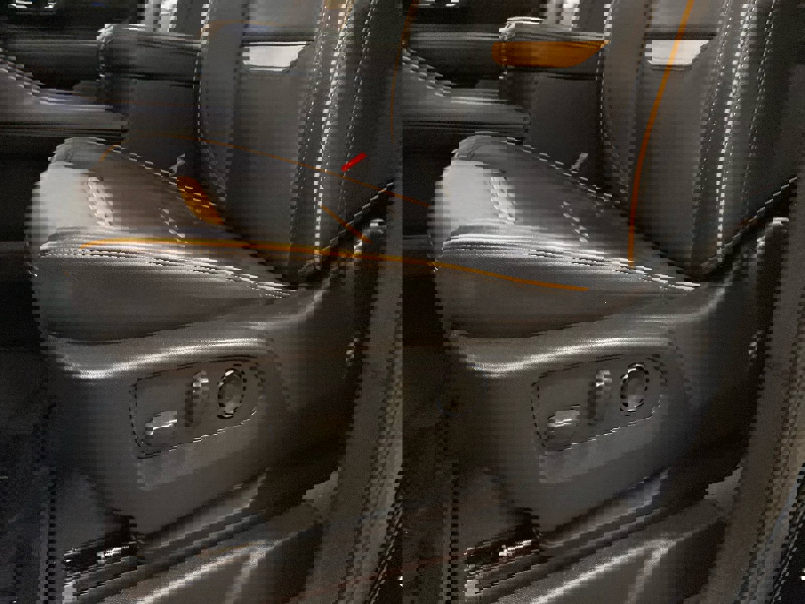 Used 2024 GMC Yukon XL AT4 w/ Technology Package image 19