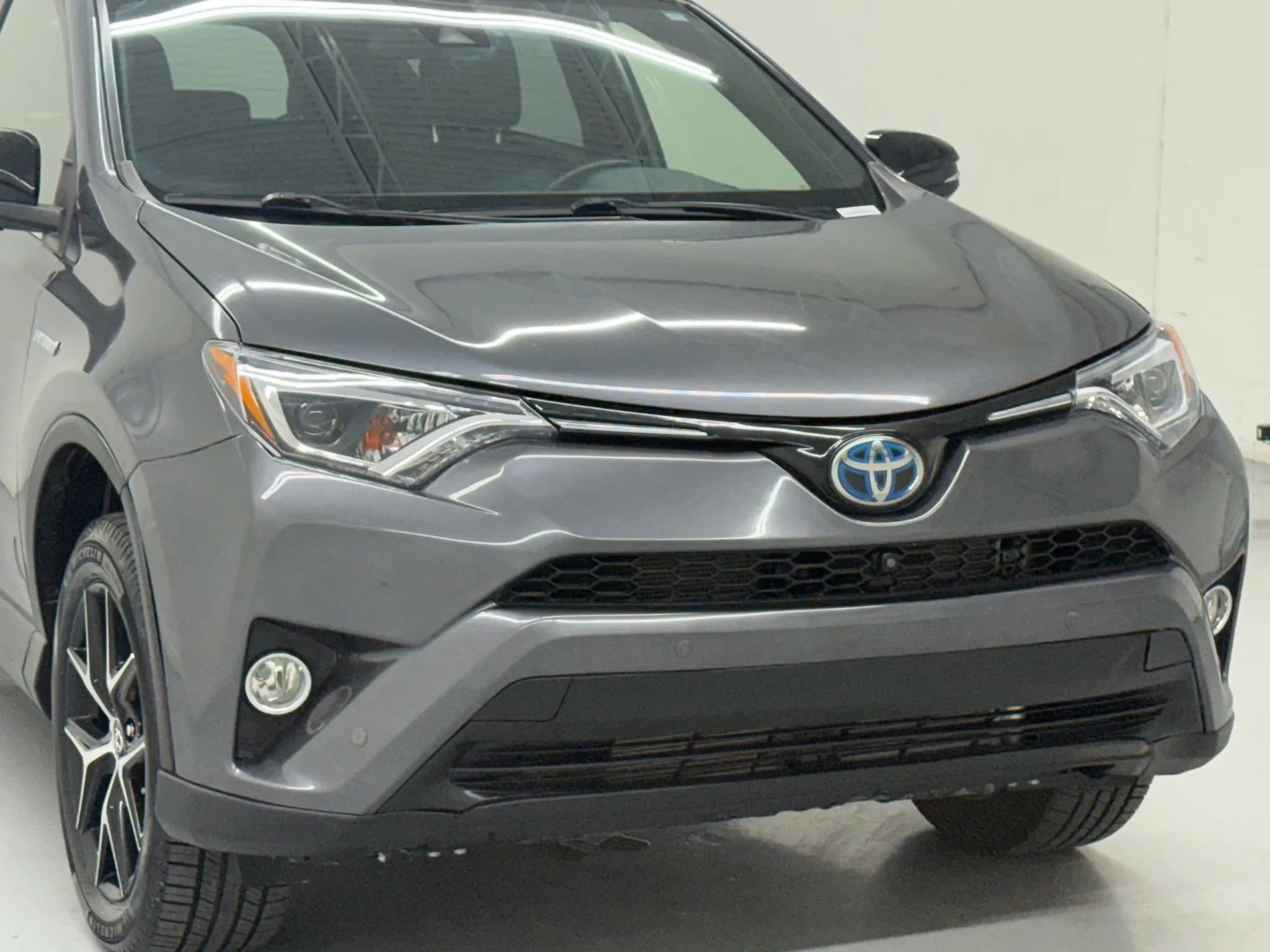 Used 2017 Toyota RAV4 SE w/ Advanced Technology Package image 9