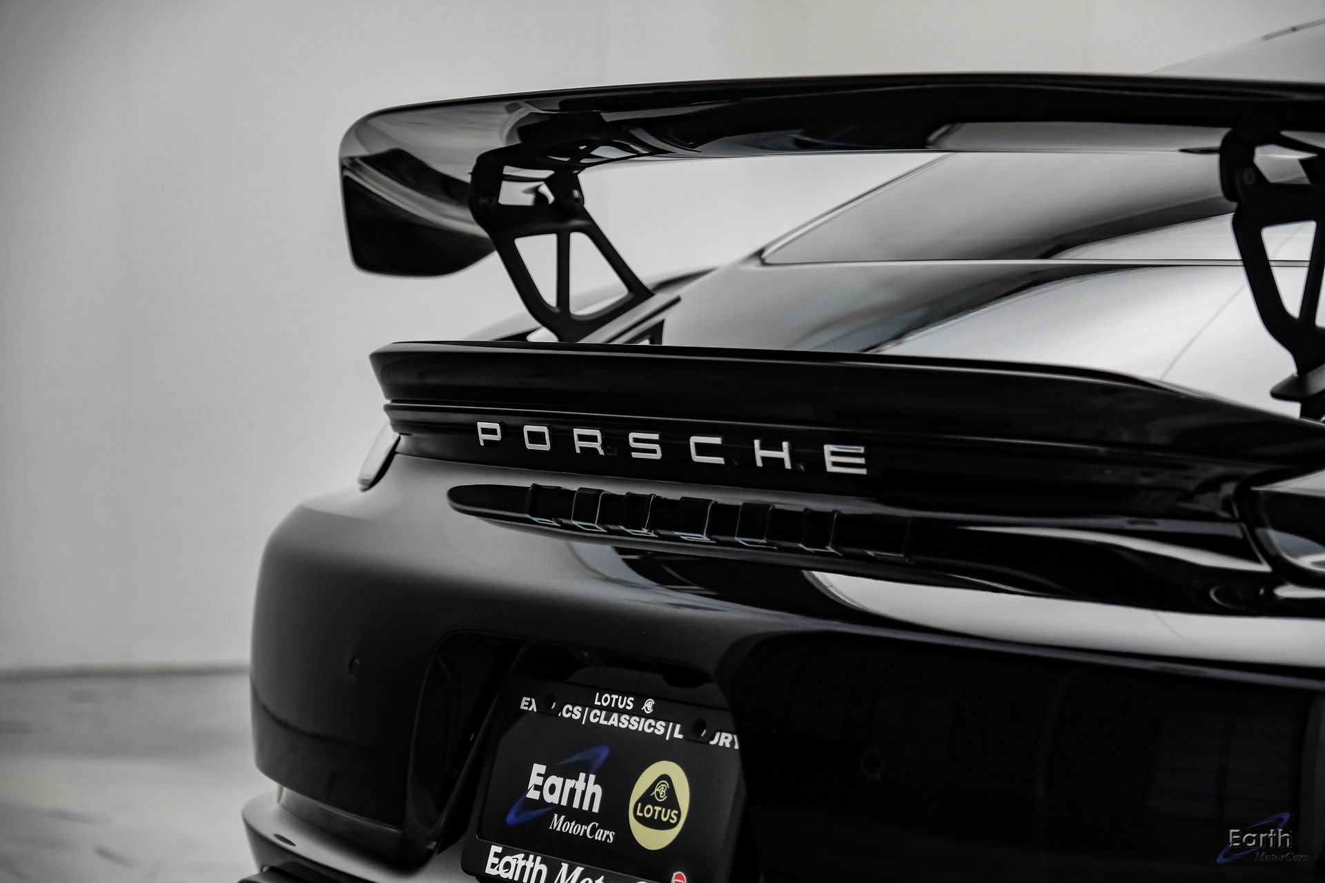 Used 2021 Porsche 718 Cayman GT4 RWD image 17