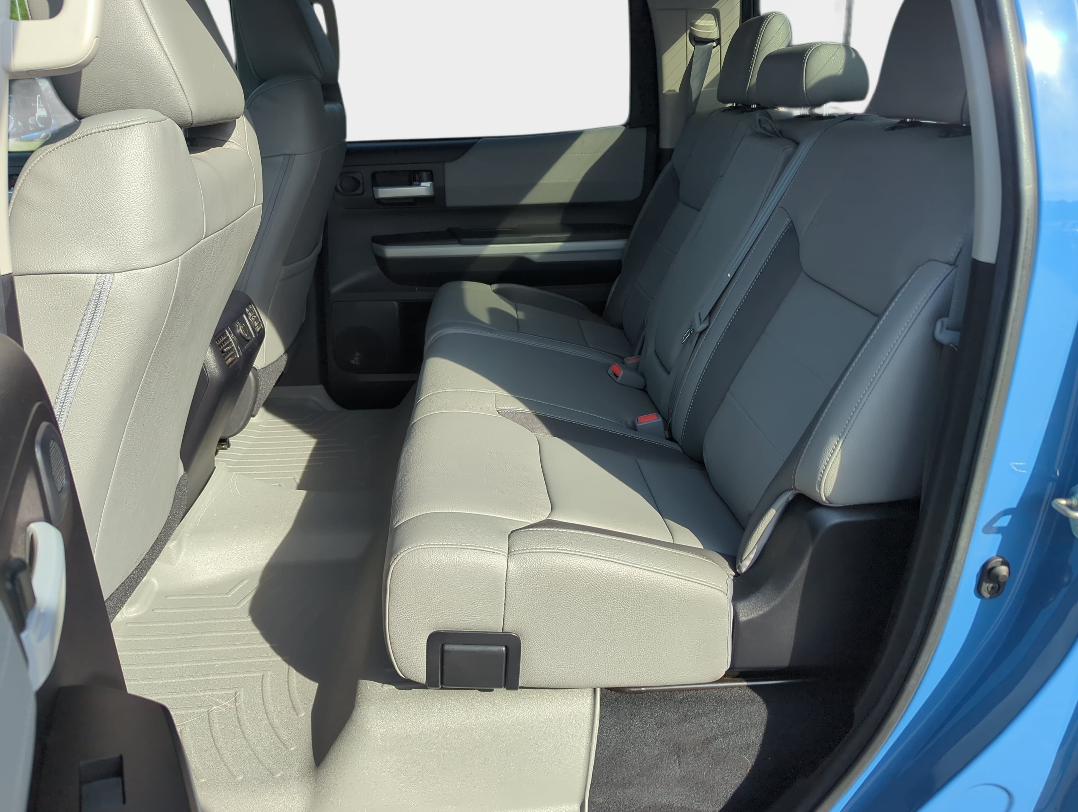 Used 2020 Toyota Tundra Limited w/ Limited Premium Package AWD/4WD image 11