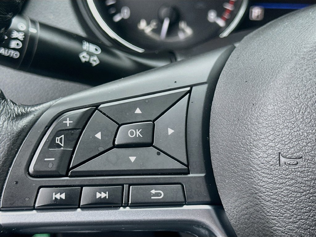 Used 2019 Nissan Rogue SV w/ Premium Package FWD image 10