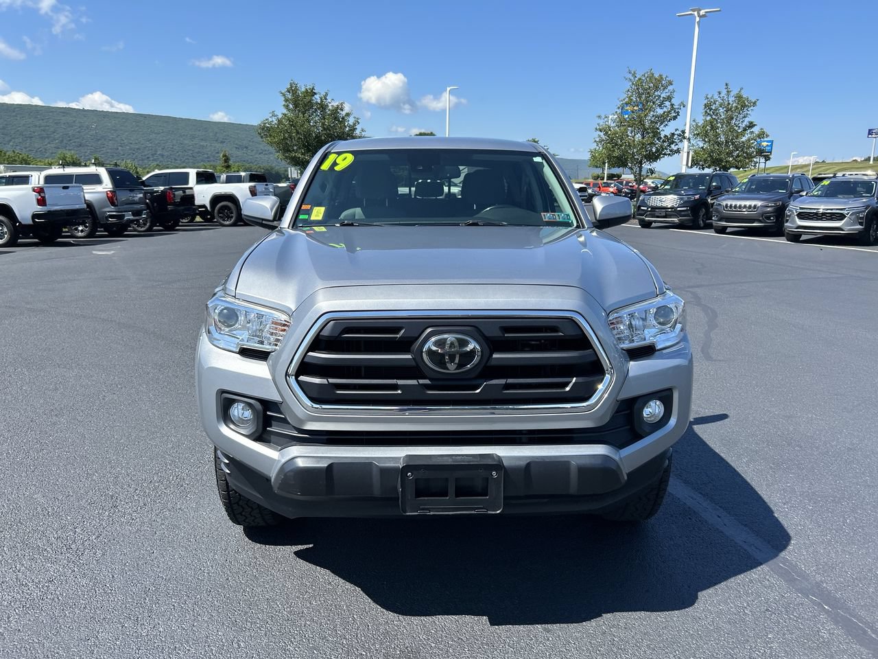 Used 2019 Toyota Tacoma SR5 AWD/4WD image 2