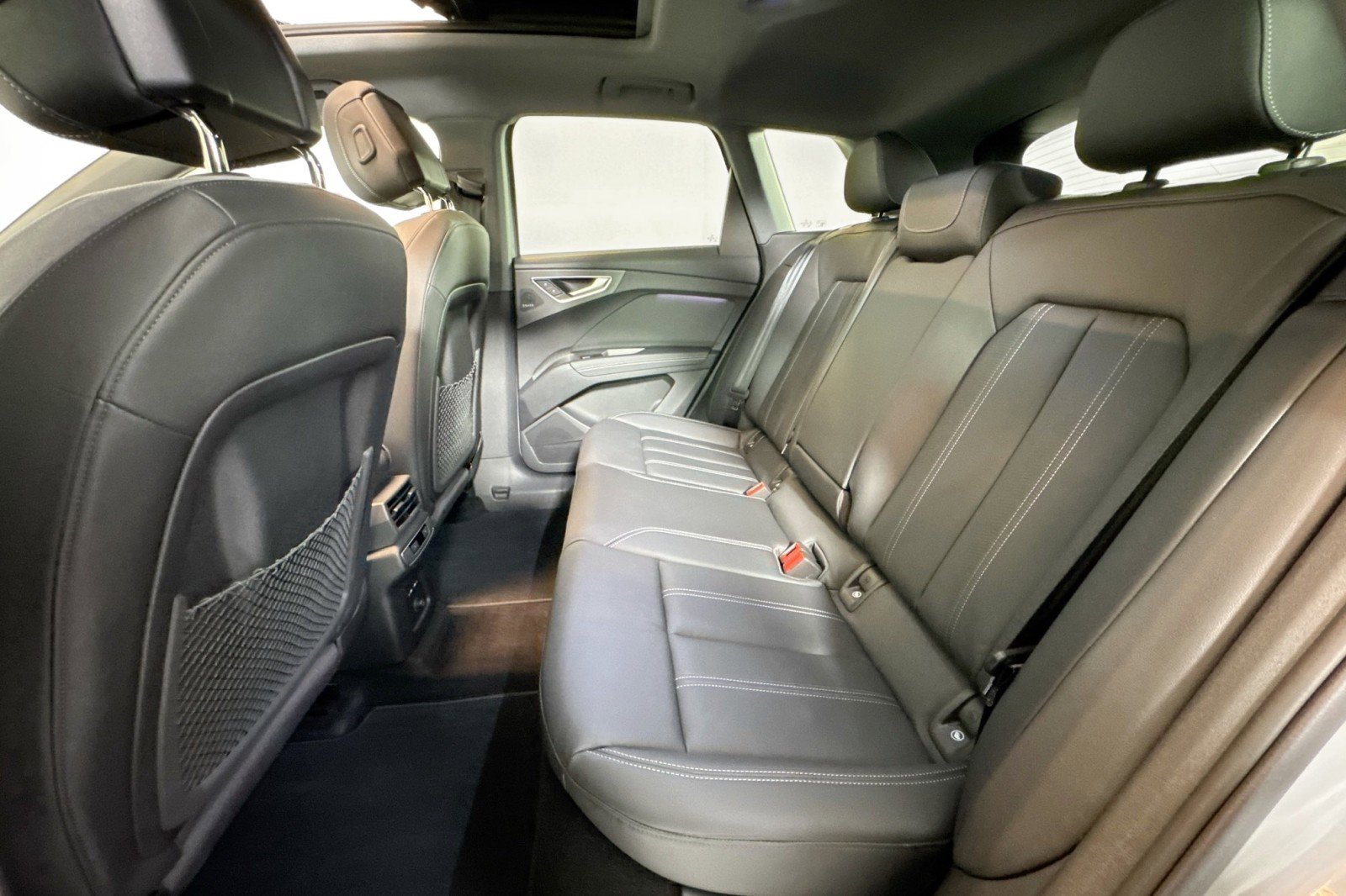 Used 2025 Audi Q4 e-tron Premium Plus image 23