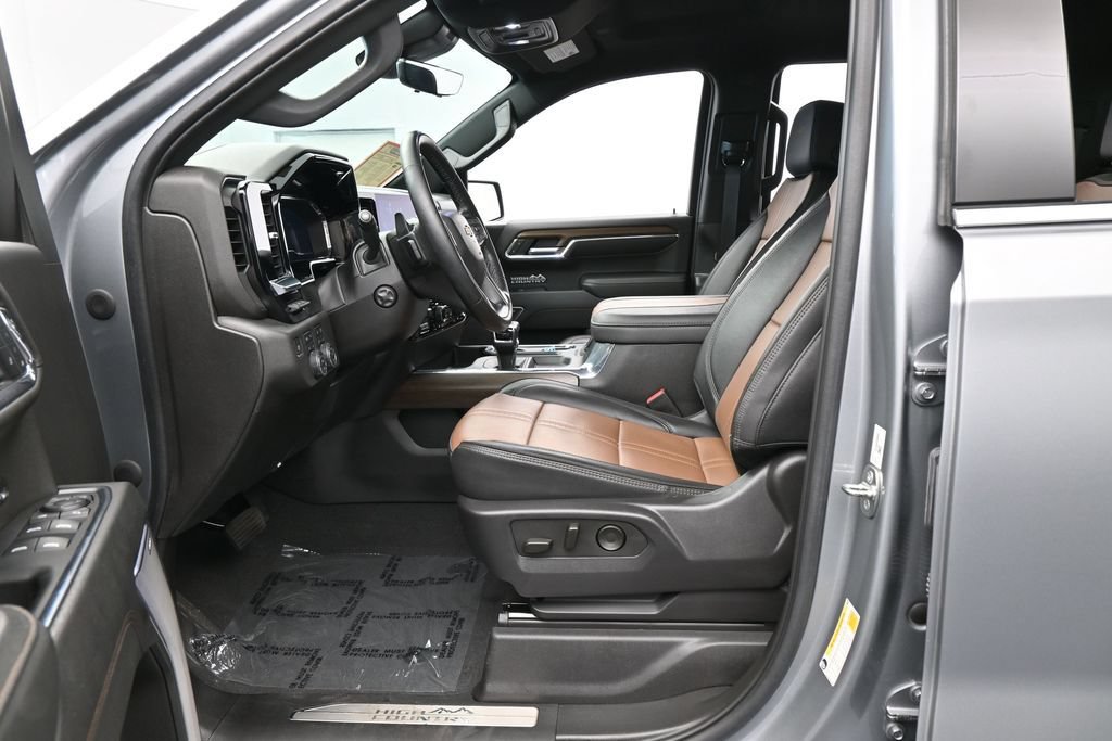 Used 2024 Chevrolet Silverado 1500 High Country w/ Technology Package AWD/4WD image 11