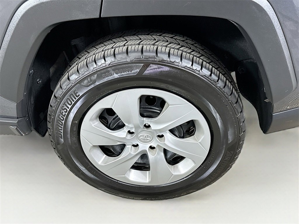 Used 2021 Toyota RAV4 LE image 24