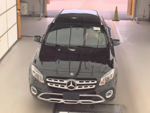 Used 2018 Mercedes-Benz GLA 250 4MATIC w/ Premium Package image 2