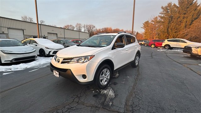 Used 2013 Toyota RAV4 LE image 2