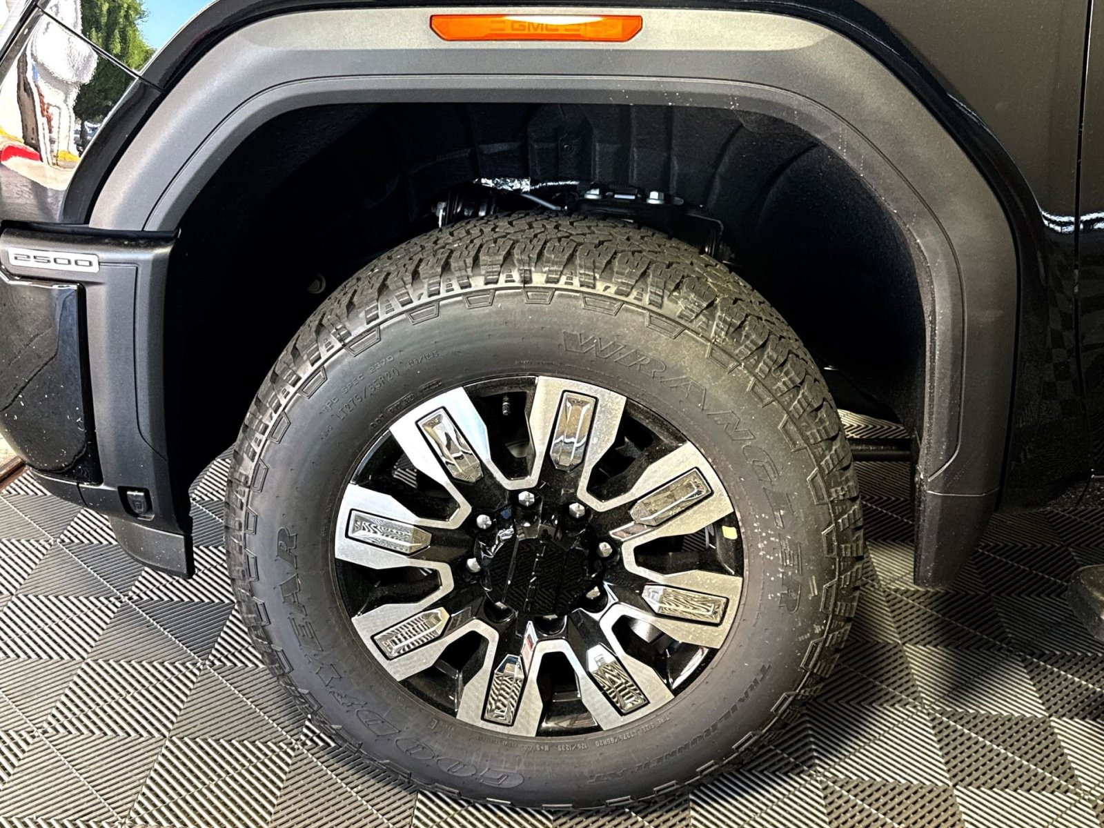 New 2026 GMC Sierra 2500 Denali w/ Denali Reserve Package AWD/4WD image 12