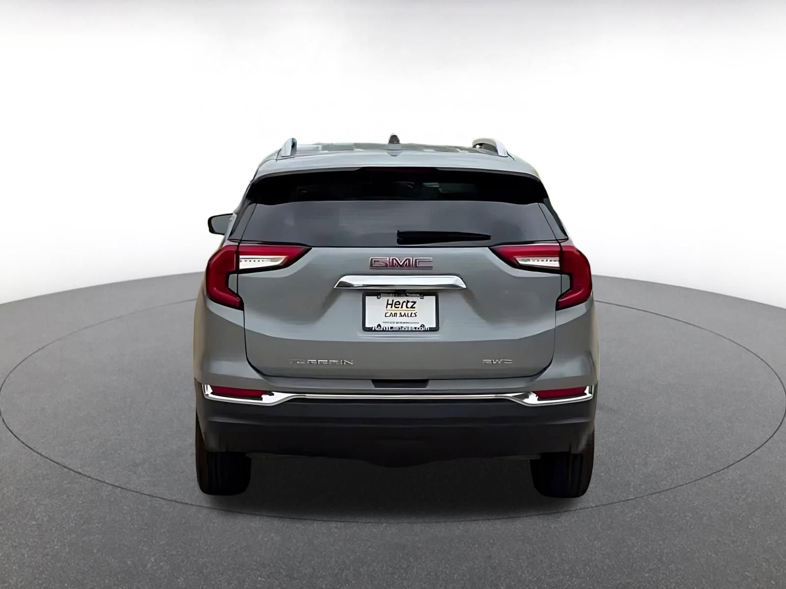 Used 2024 GMC Terrain SLT image 12