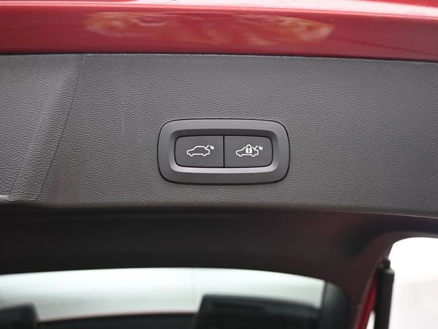 Used 2023 Volvo XC40 B4 Plus w/ Driver Assist Package FWD image 31