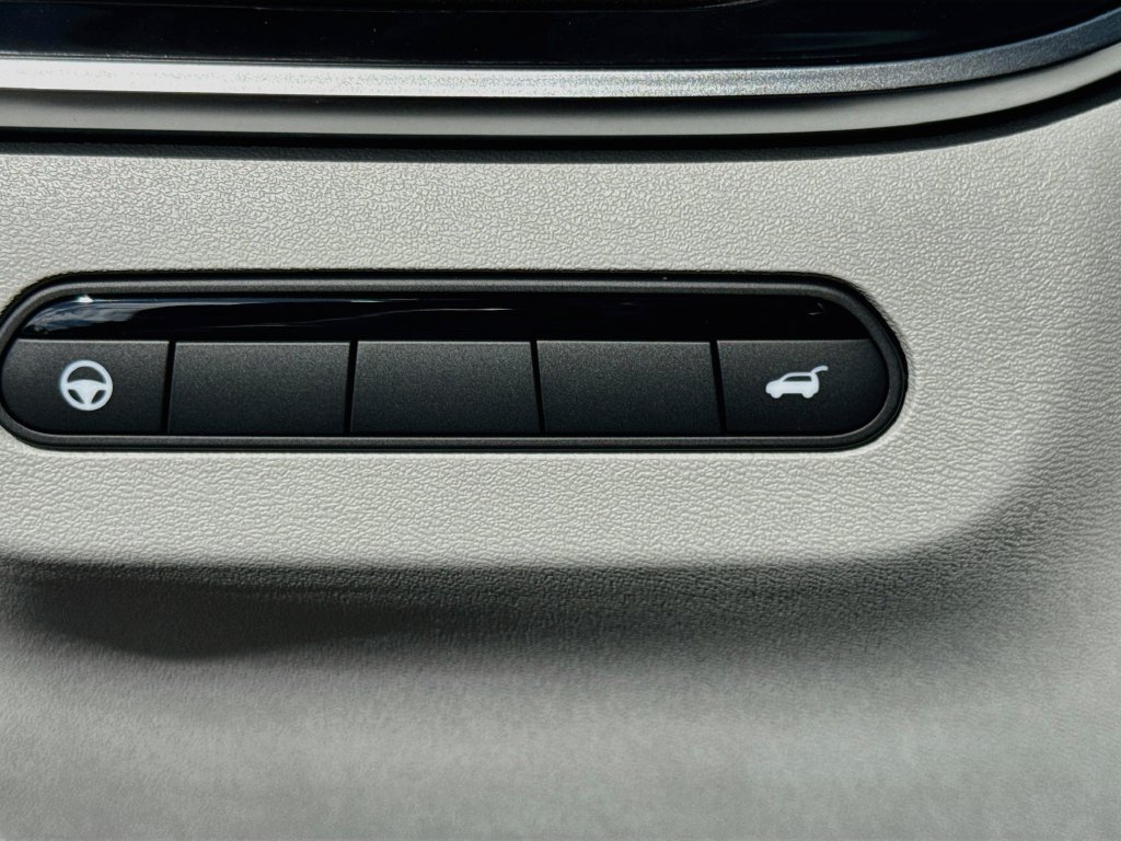 Used 2027 INFINITI QX60 Luxe w/ Cargo Package FWD image 11