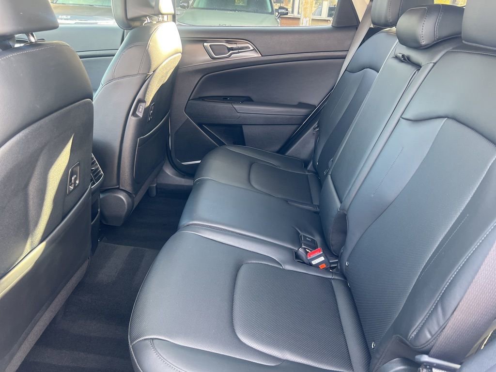 Certified 2025 Kia Sportage EX image 8
