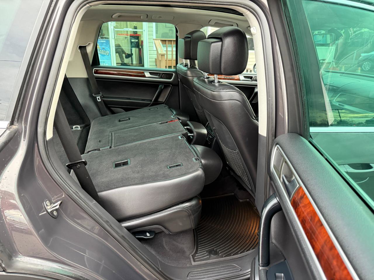 Used 2012 Volkswagen Touareg VR6 image 37