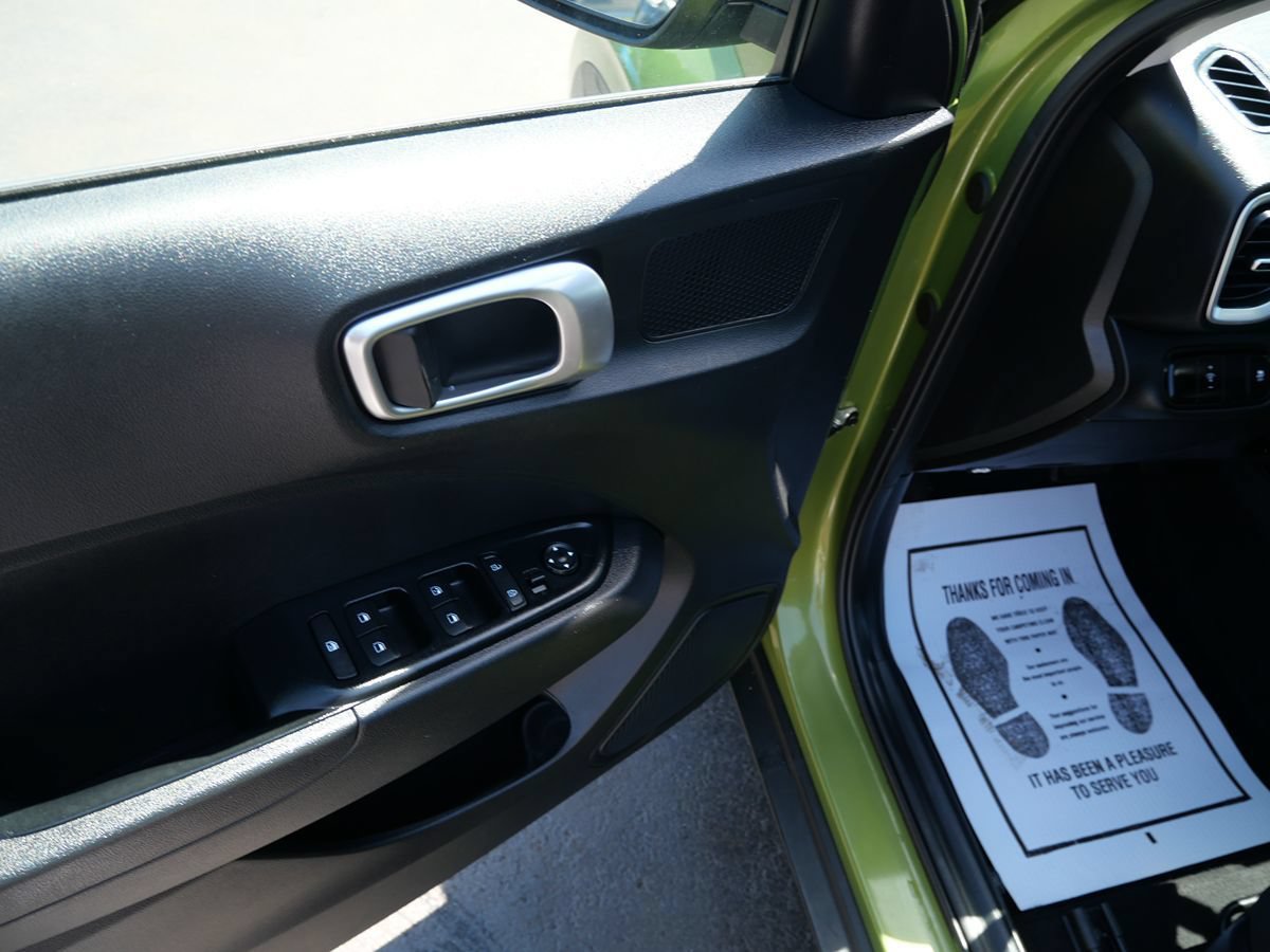 Used 2024 Hyundai Venue SEL FWD image 15