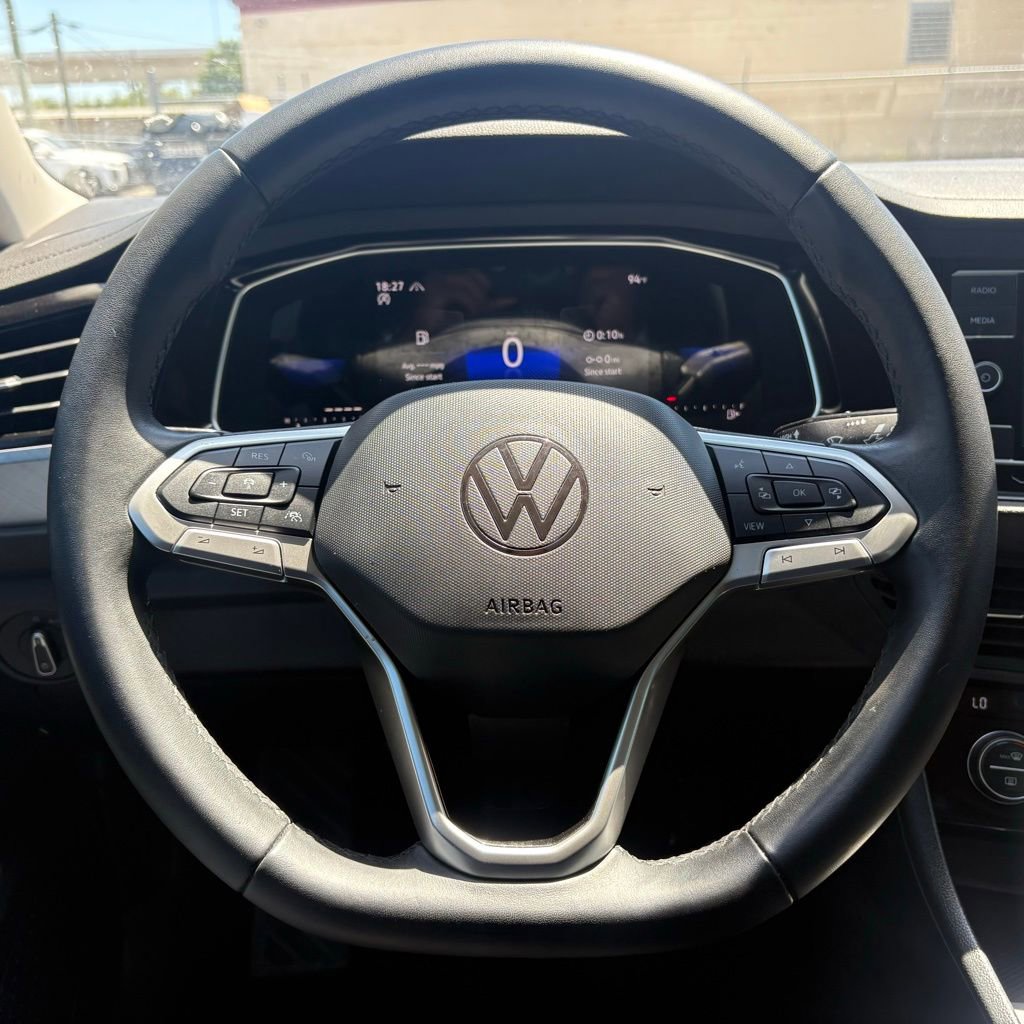 Used 2023 Volkswagen Jetta SE image 18
