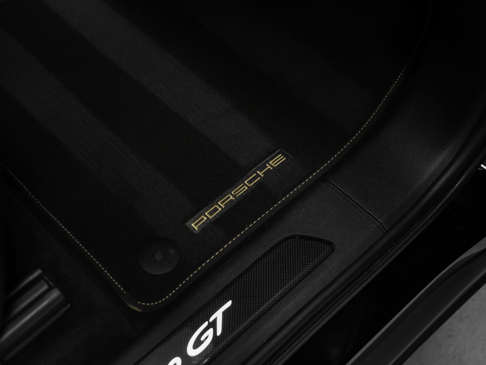 Certified 2022 Porsche Cayenne Turbo GT image 32