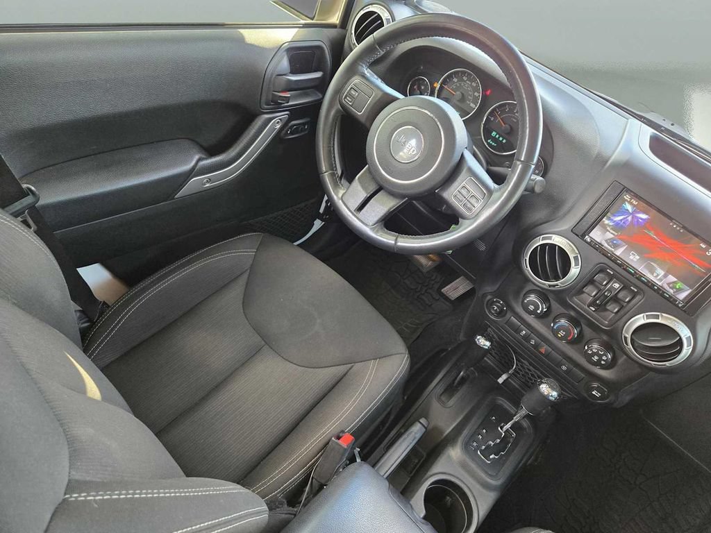Used 2018 Jeep Wrangler Unlimited Sahara AWD/4WD image 18