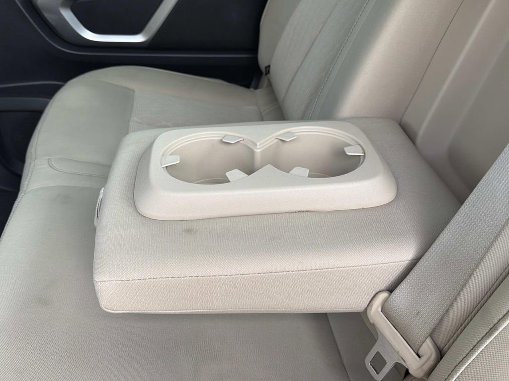 Used 2017 Nissan Titan SV image 15