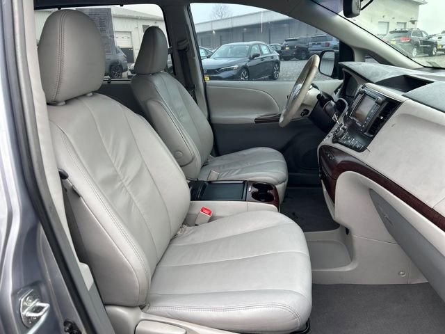 Used 2011 Toyota Sienna XLE image 10