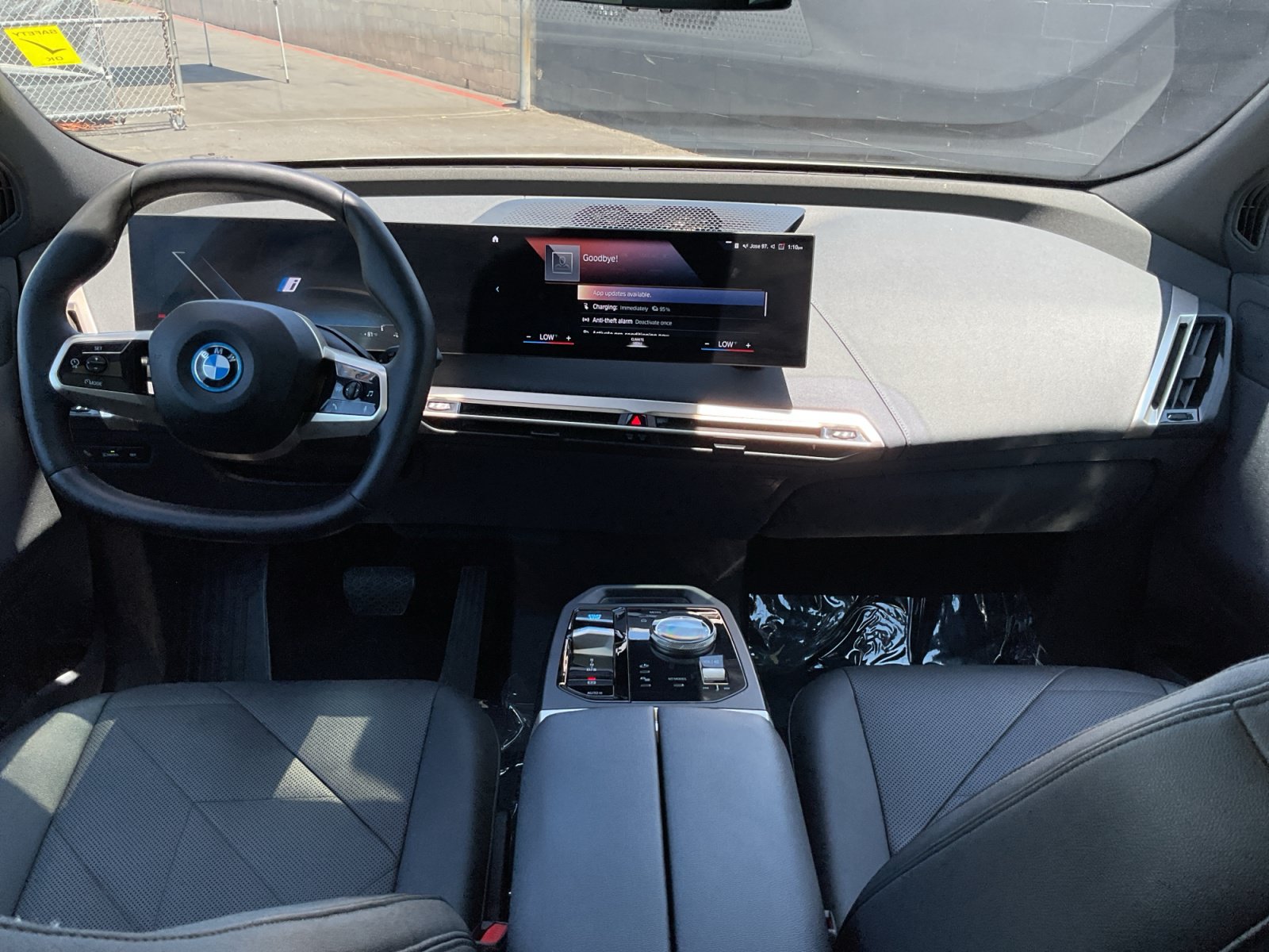 Used 2023 BMW iX xDrive50 w/ Sport Package AWD/4WD image 15