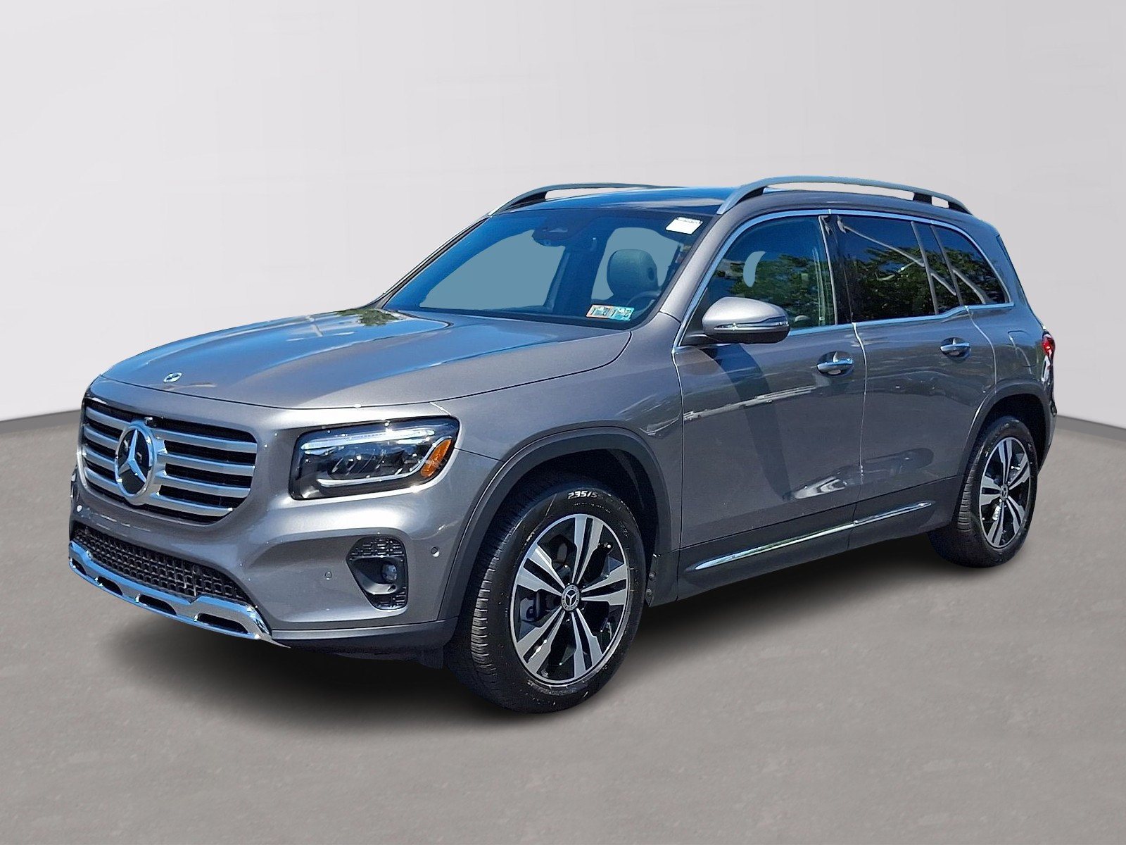 Used 2026 Mercedes-Benz GLB 250 4MATIC image 1