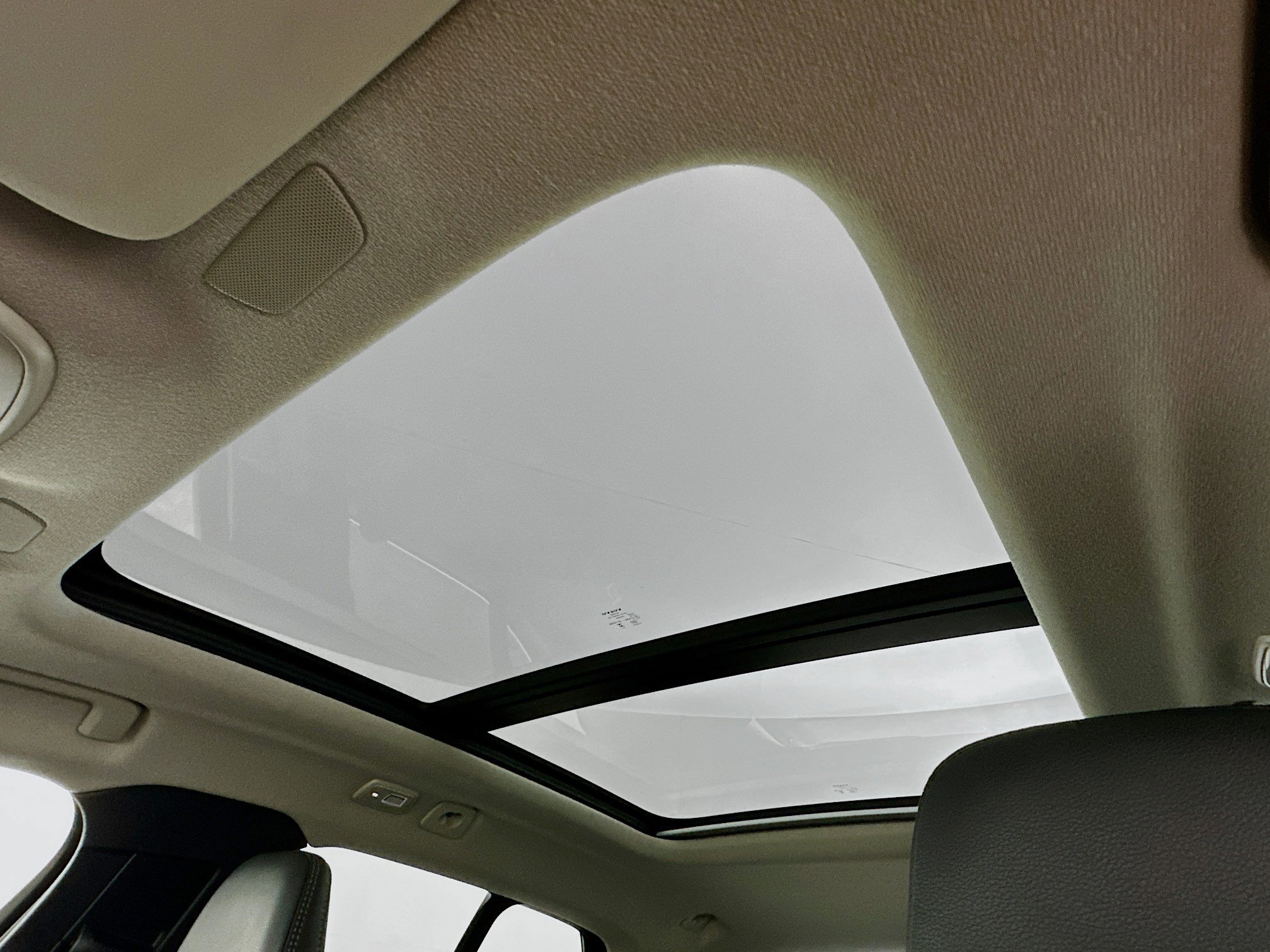 Used 2025 Volvo XC40 B5 Plus image 26