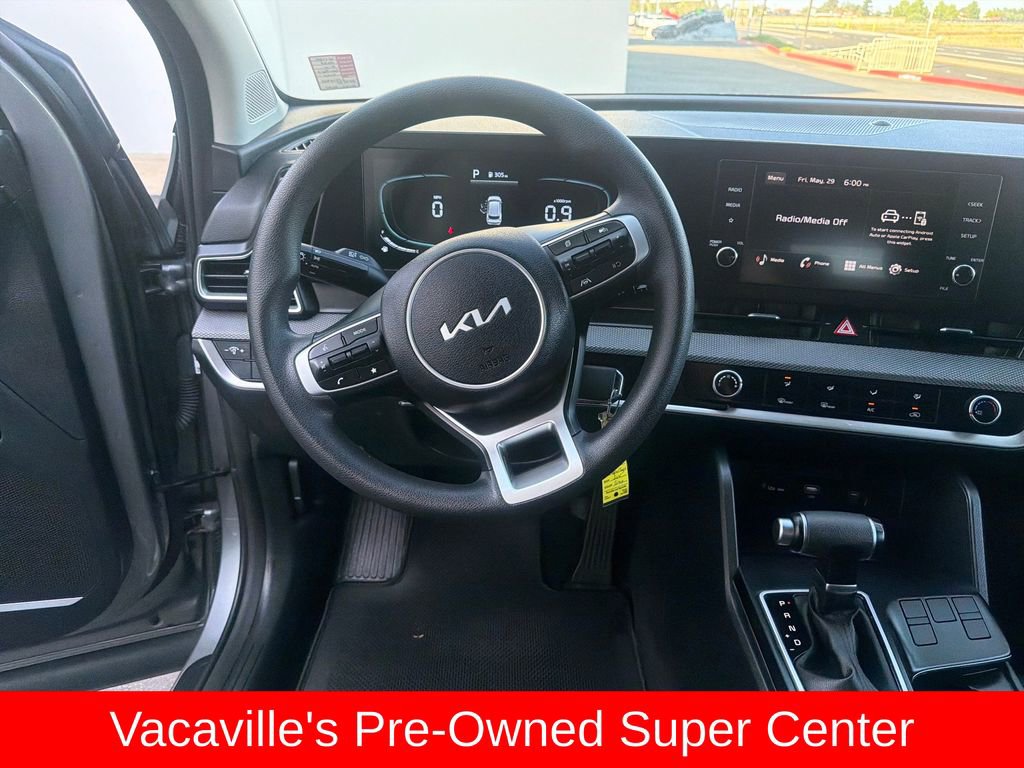 Used 2025 Kia Sportage LX FWD image 13
