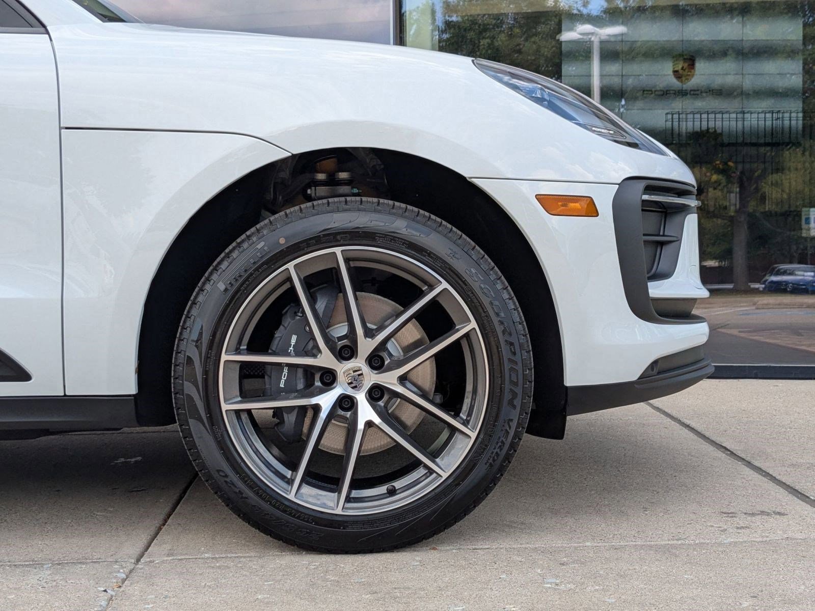 Certified 2026 Porsche Macan AWD/4WD image 11