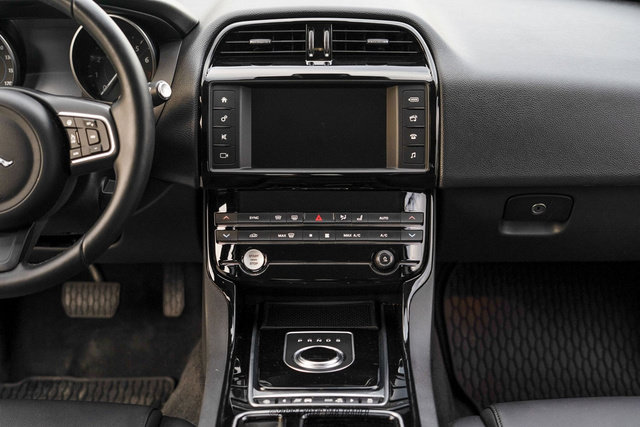 Used 2018 Jaguar XE Premium AWD/4WD image 46