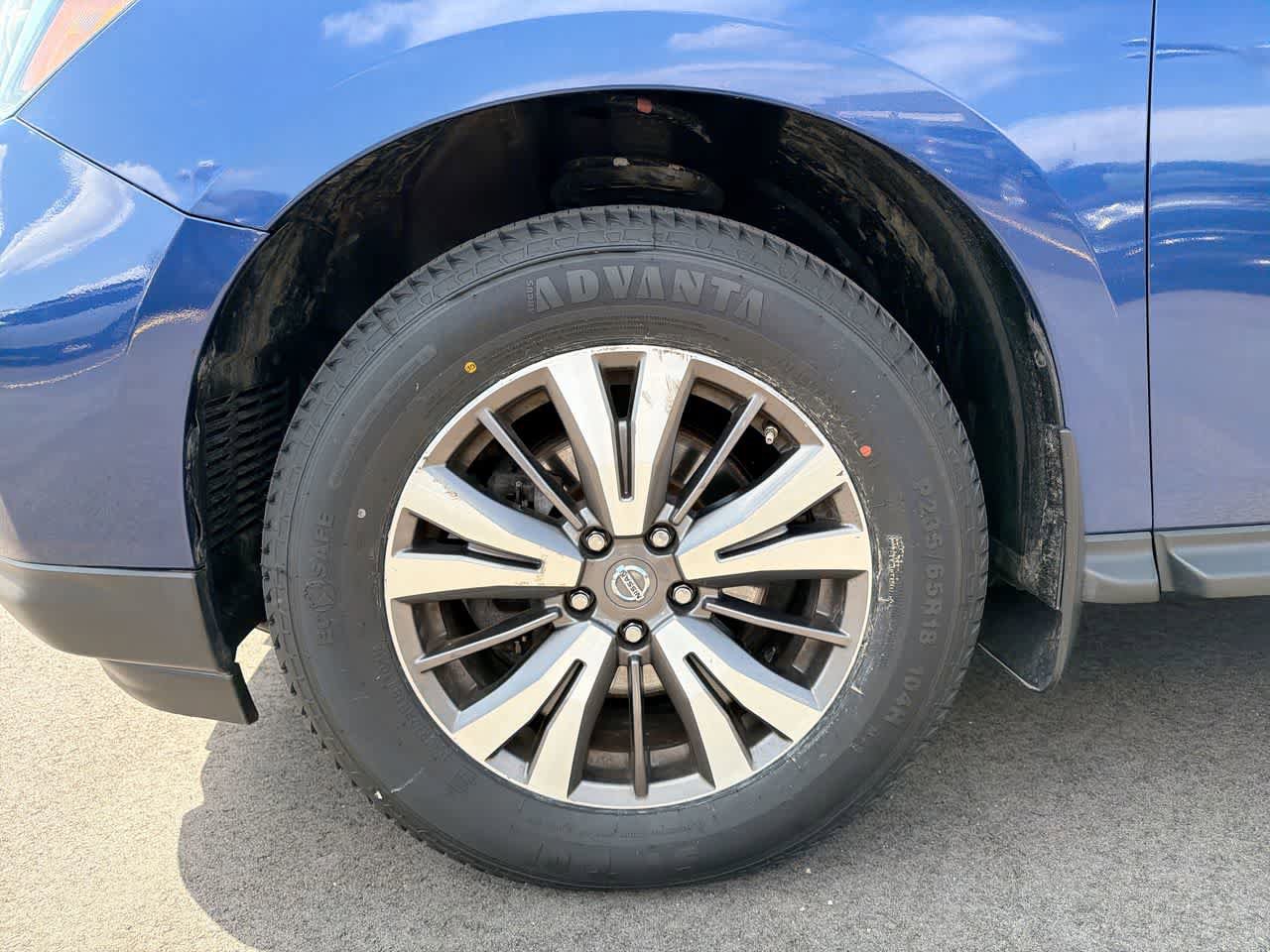 Used 2017 Nissan Pathfinder SV AWD/4WD image 19