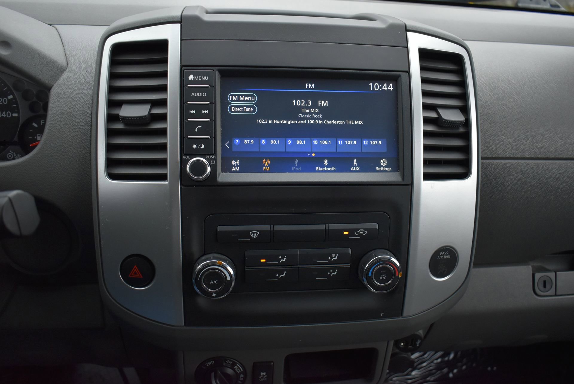 Used 2020 Nissan Frontier SV image 25