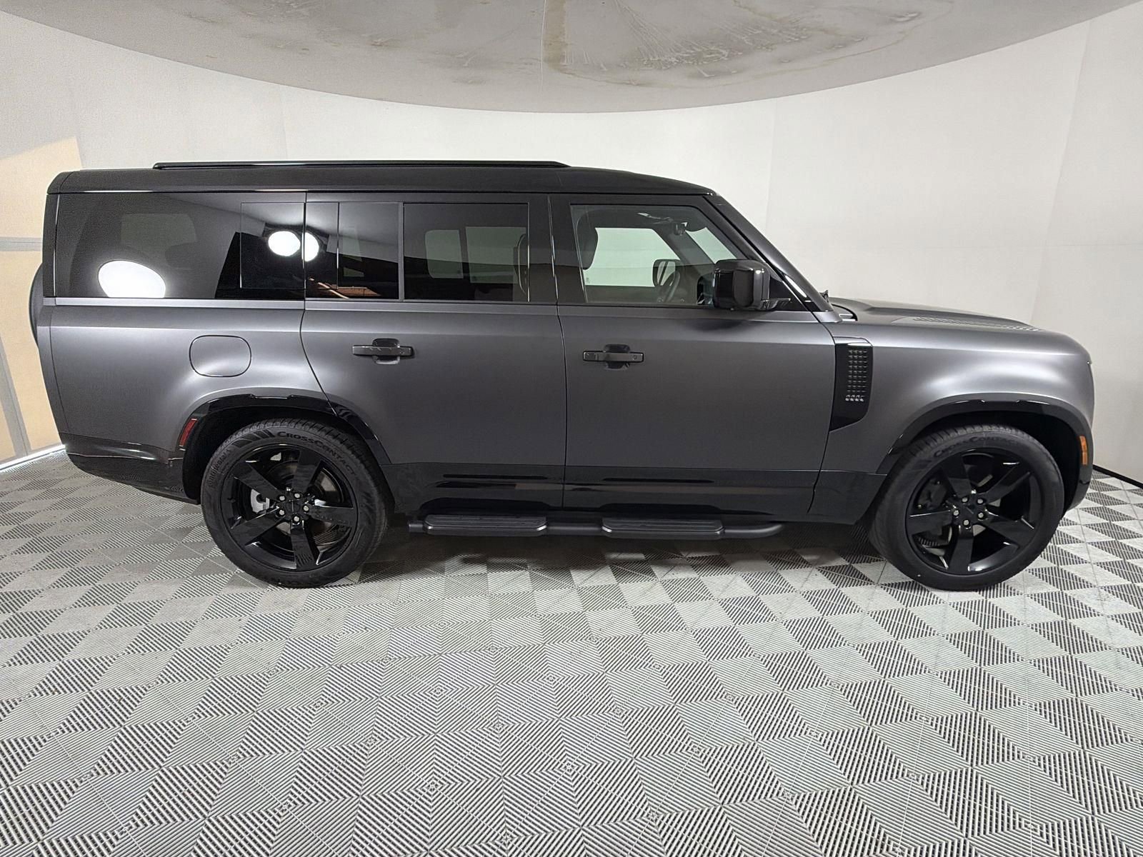 New 2026 Land Rover Defender 130 X-Dynamic SE image 6
