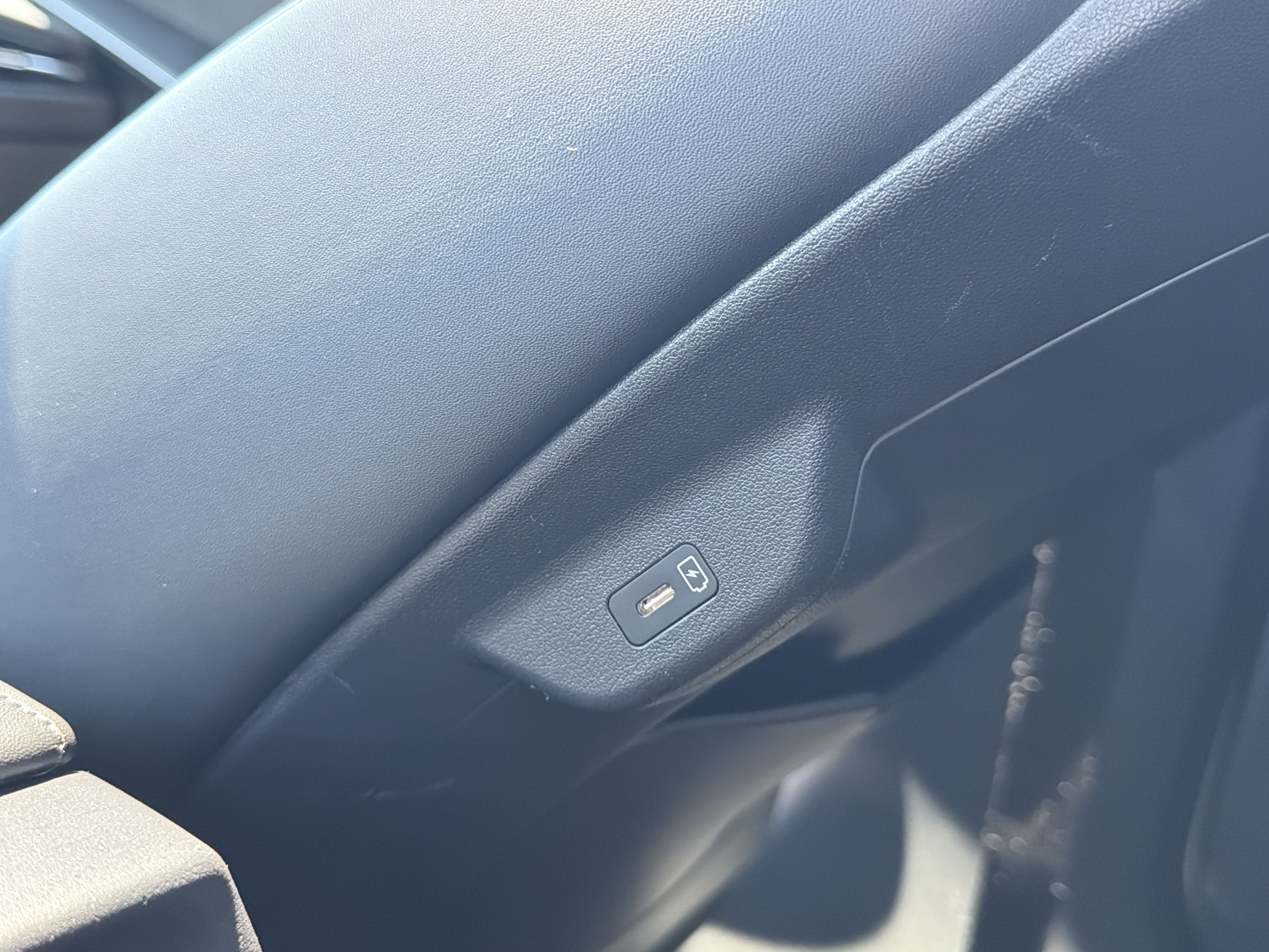 Used 2023 Kia Niro SX Touring FWD image 44