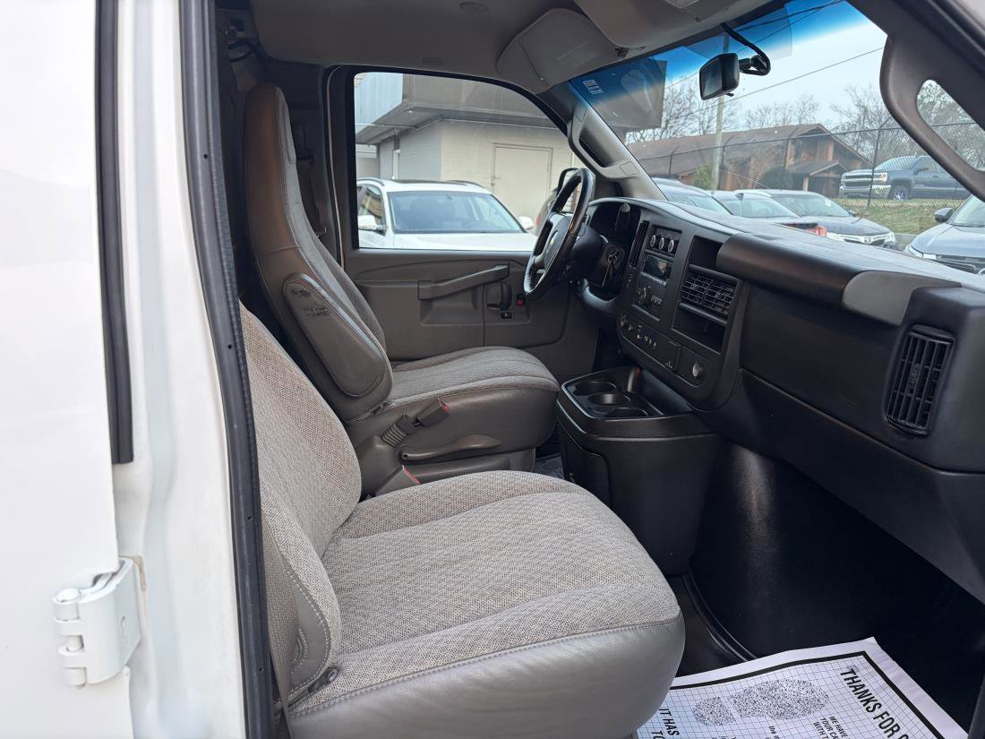 Used 2017 Chevrolet Express 2500 image 11