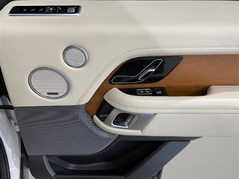 Used 2020 Land Rover Range Rover HSE image 28