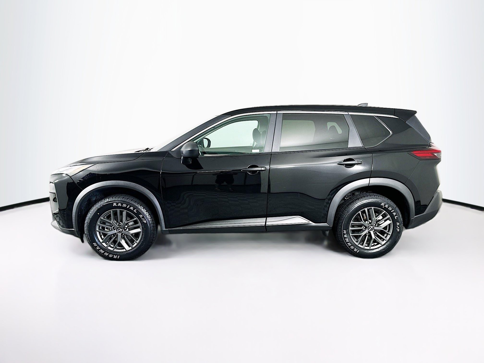 Used 2023 Nissan Rogue S FWD image 4