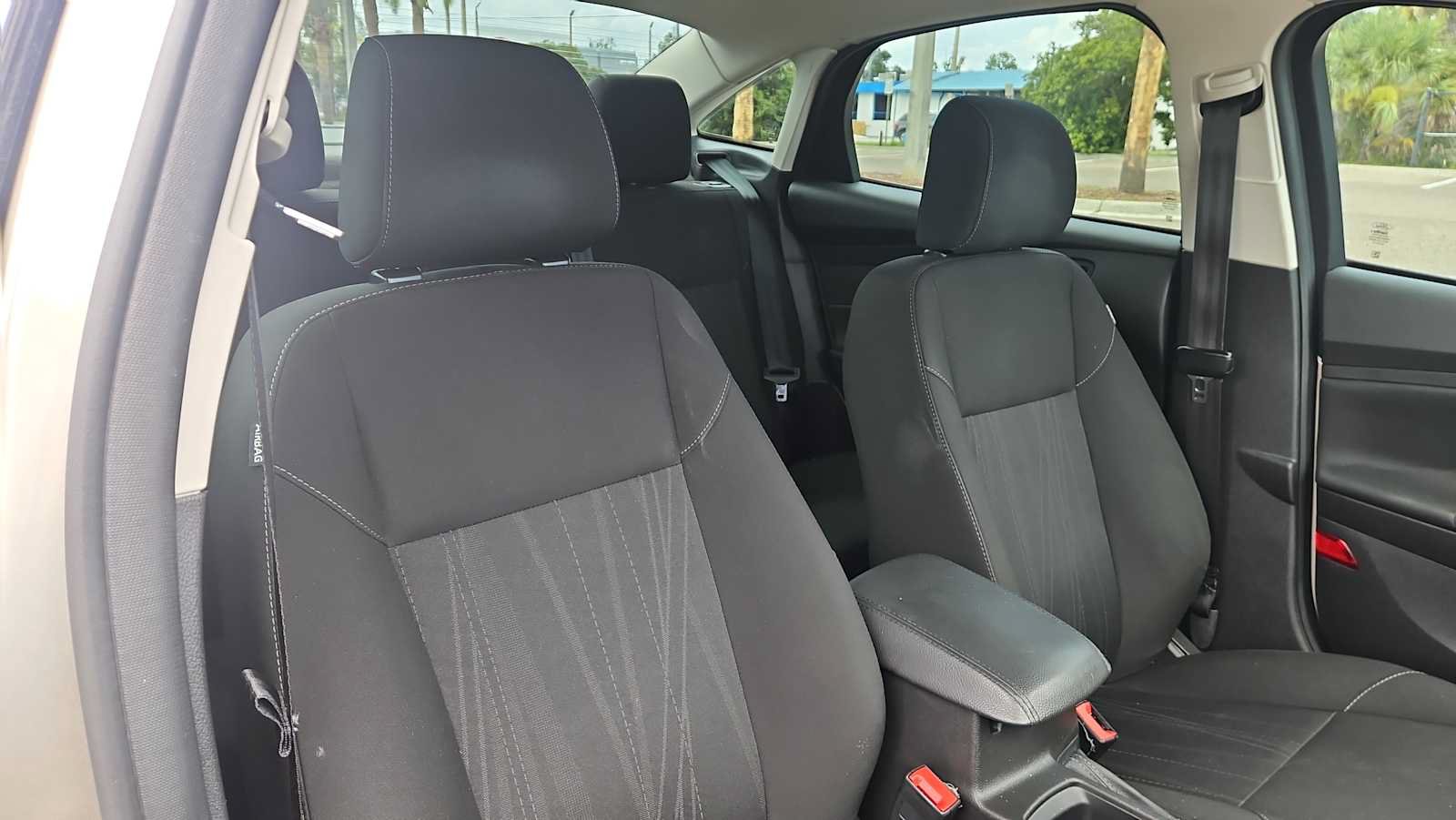 Used 2017 Ford Focus SE FWD image 24