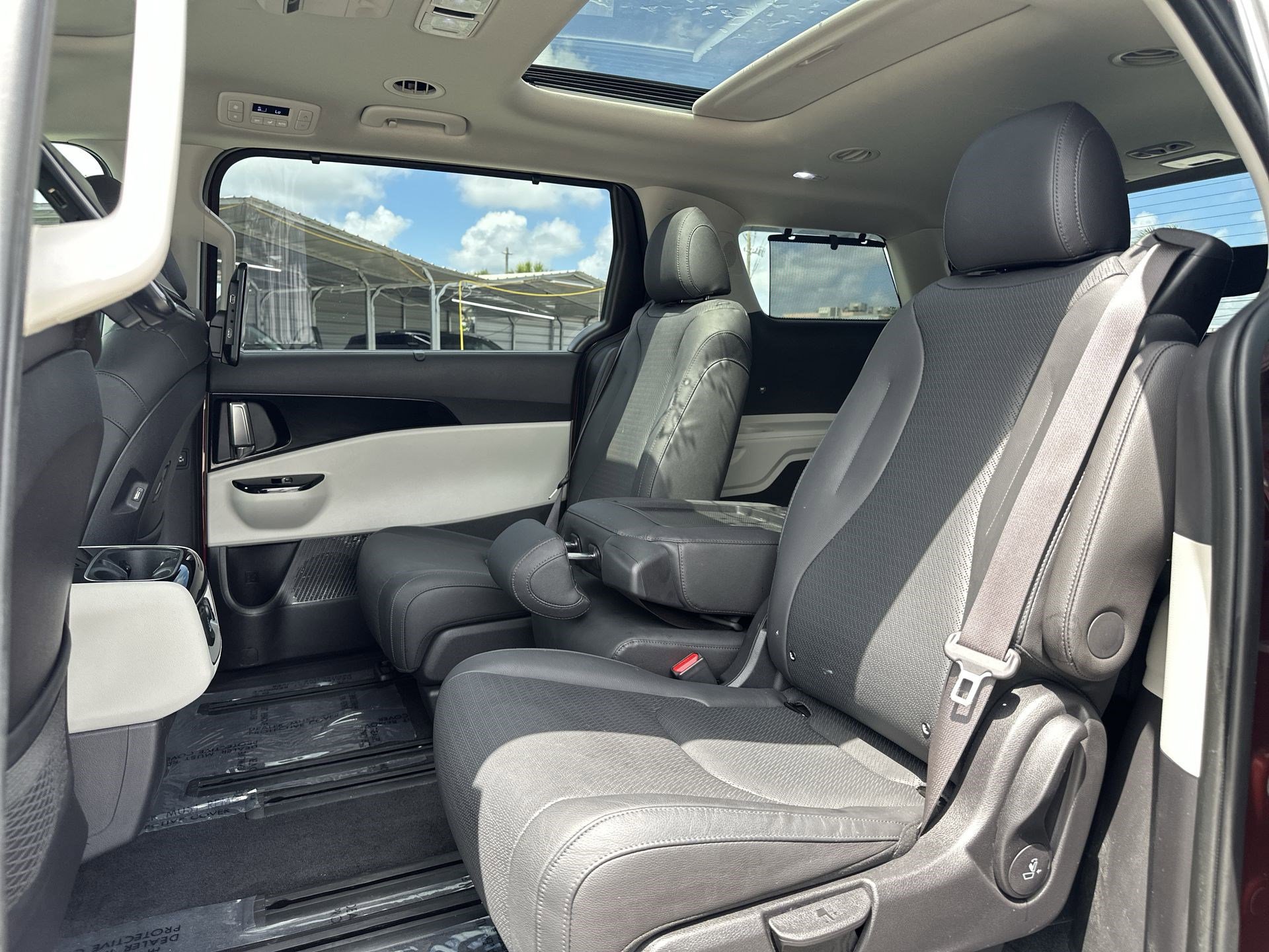 Certified 2024 Kia Carnival SX Prestige image 25