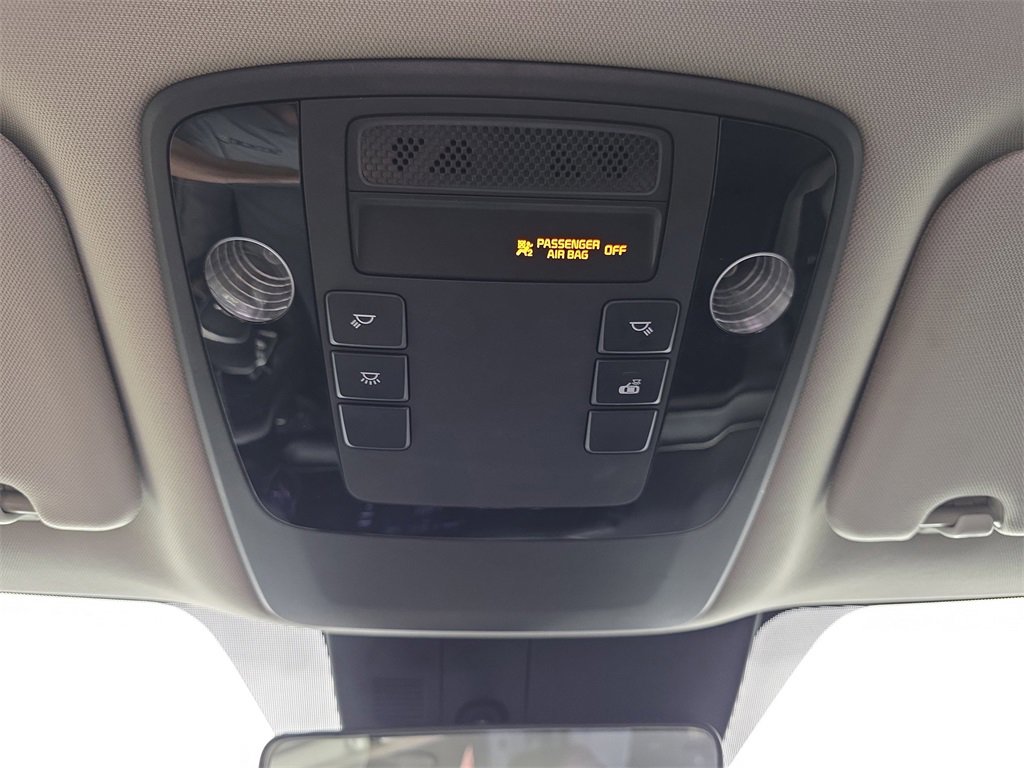 Used 2022 Kia Carnival LX image 30