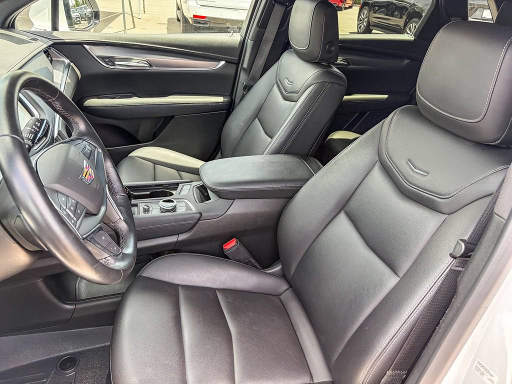 Certified 2023 Cadillac XT5 Luxury w/ LPO, Floor Liner Package FWD image 32