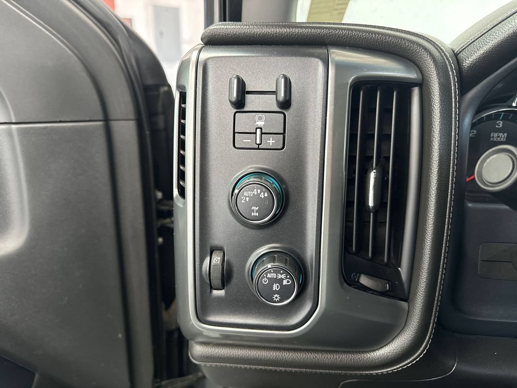 Used 2017 Chevrolet Silverado 1500 LTZ AWD/4WD image 11