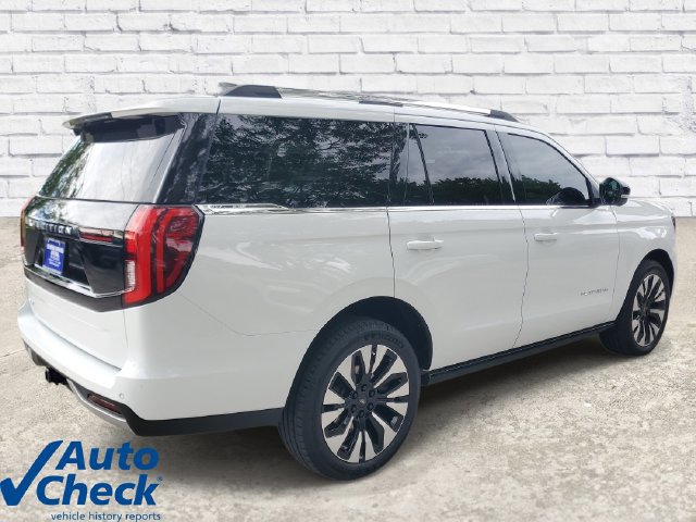 Used 2025 Ford Expedition Platinum w/ Driver's Package AWD/4WD image 4