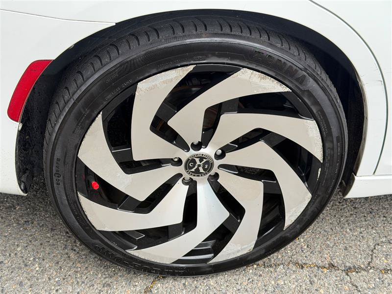 Used 2019 Chrysler 300 Touring w/ Sport Appearance Package RWD image 17