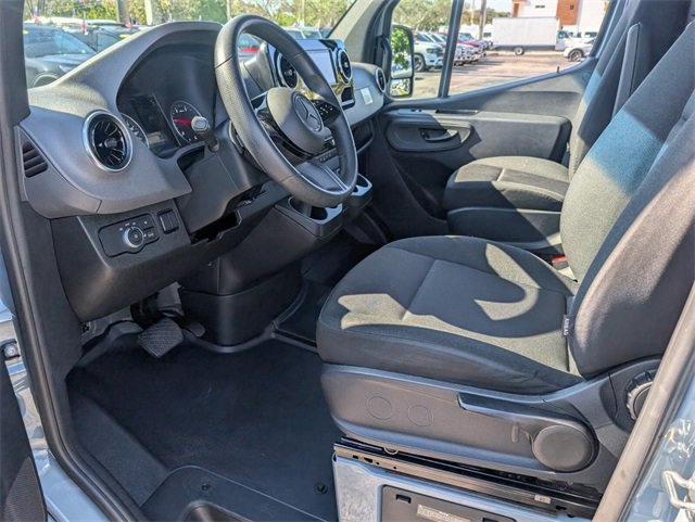 Used 2025 Mercedes-Benz Sprinter 2500 image 5