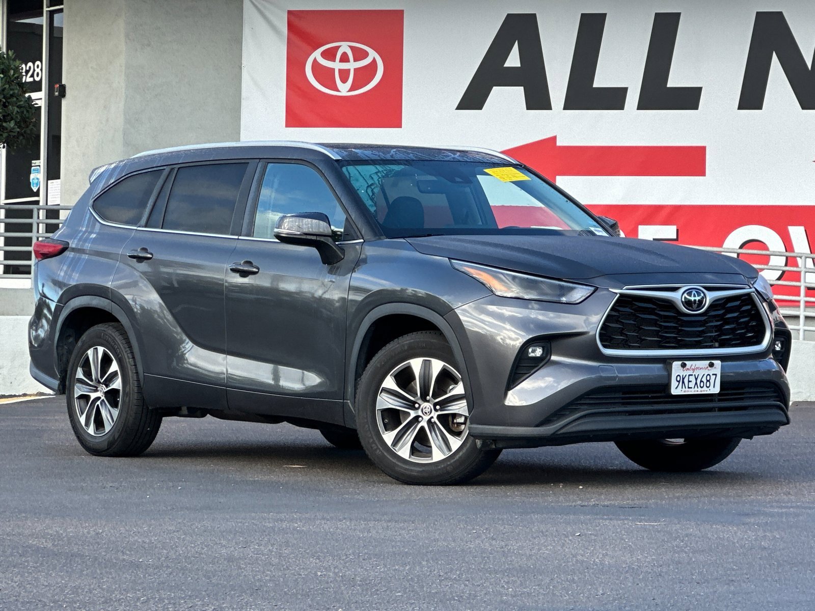 Used 2024 Toyota Highlander XLE image 8