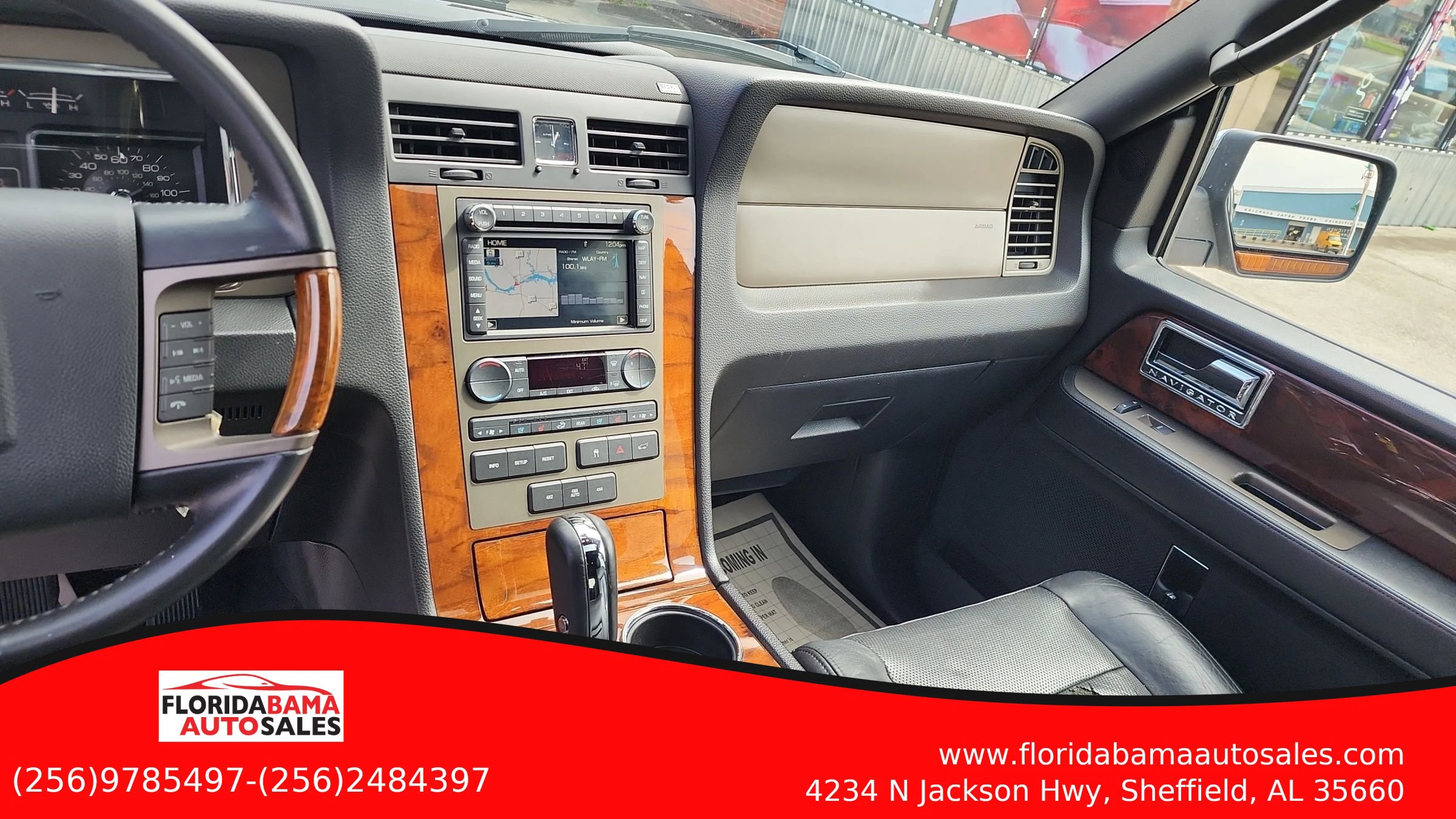 Used 2011 Lincoln Navigator Sport Utility 4D image 11