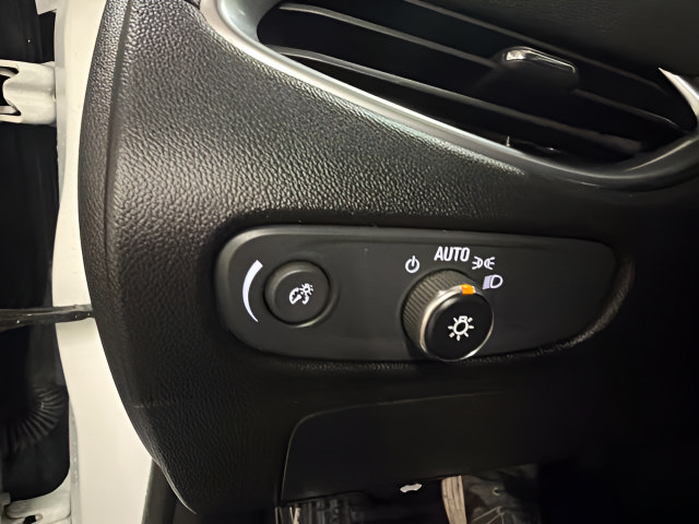 Used 2021 Chevrolet Malibu LT FWD image 22